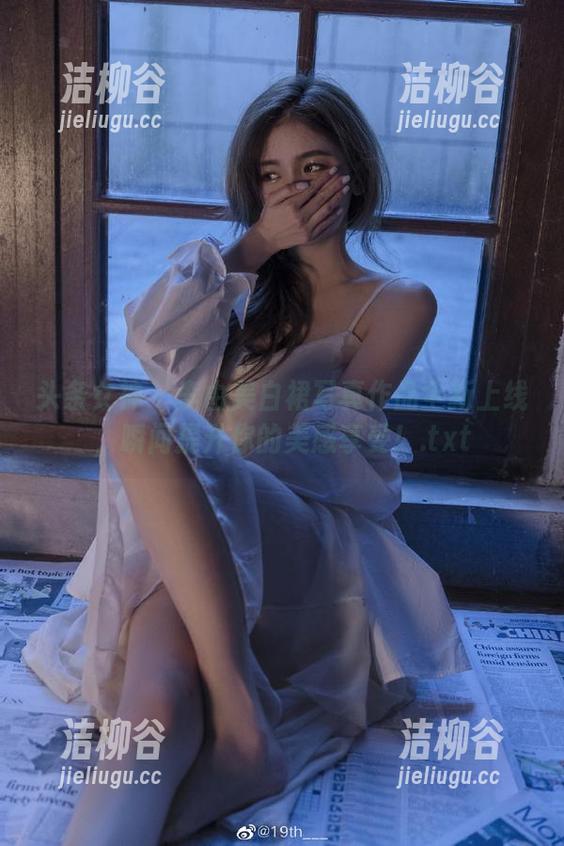 头条女神 - 李由美白裙写真作品全新上线，瞬间提升你的美感享受！.txt