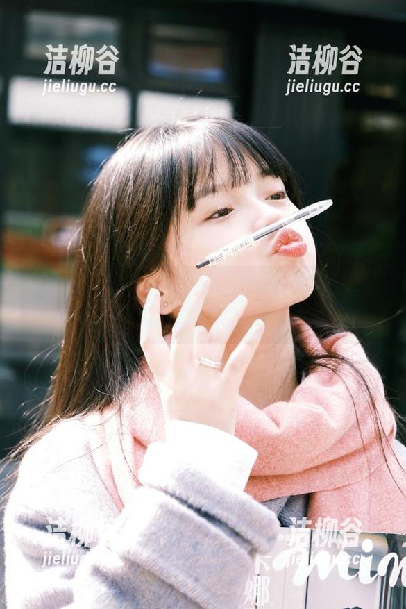 头条女神 - 杨漫妮baby女王图集上线！在线分享她的时尚与个性魅力.txt