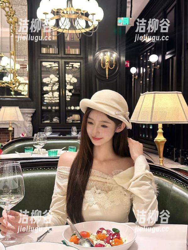 头条女神 - 查莉娅的护士作品美图资源，展现不平凡的职业背后的故事与情感.txt