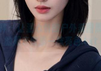 头条女神 - 让温心怡的户外美图照片为你的周末增添一抹亮色.txt