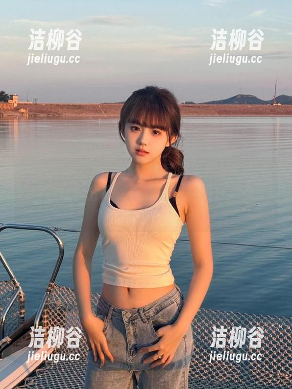 头条女神 - 琳琳办公室写真大揭秘：工作日也能优雅分享，职场时尚一网打尽！.txt