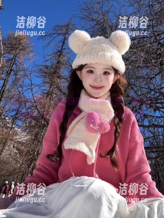 头条女神 - 定制萌琪琪眼镜写真，图片中的每一帧都诉说独特的风格故事.txt
