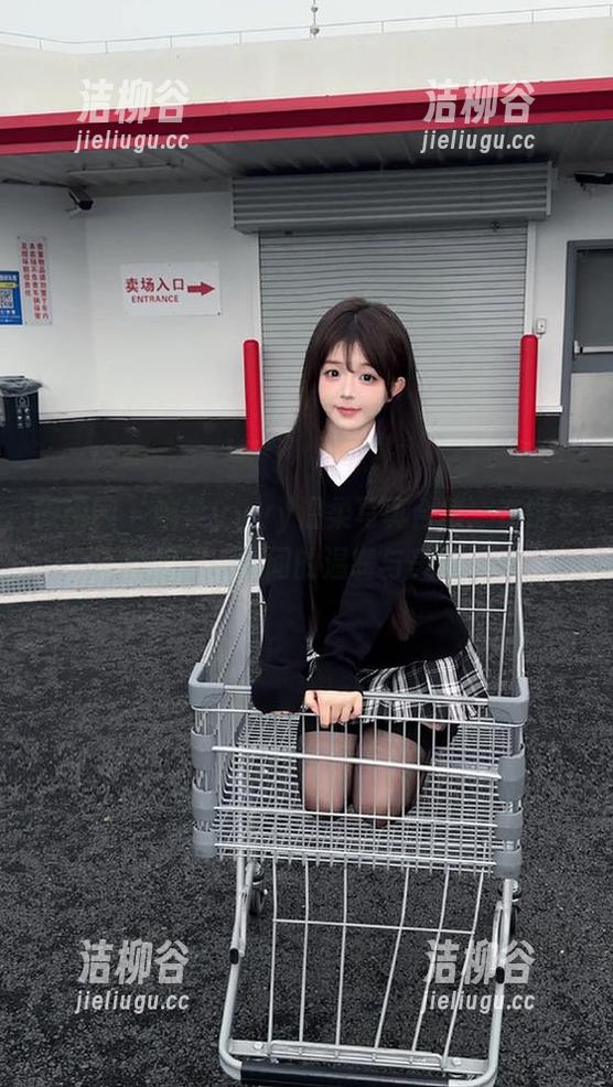 微密圈 - 婉柔yyyy温柔写真合集：在镜头下捕捉那一瞬间的温暖与美好.txt