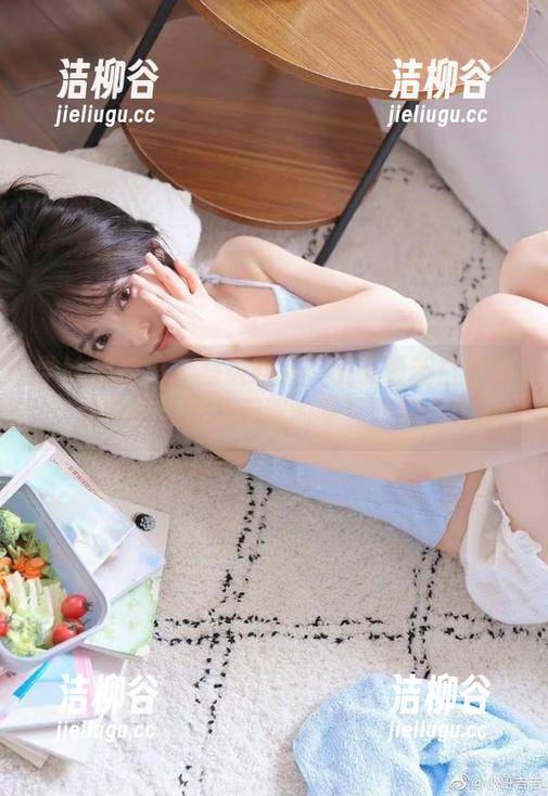 学妹加速跑-萌萌 学妹加速跑 - 超级期待!萌萌最新白色作品曝光,魅力无限的写真时刻.txt