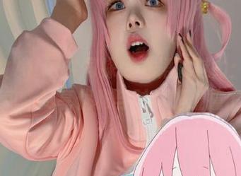 与安食Ajiki共同探索白裙的魅力：写真图包，尽享优雅与时尚的碰撞.txt
