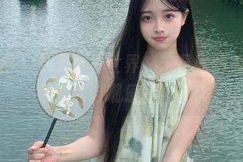 微密圈 - 从天台看世界，宋昱欣的美图合集带你自嘲乐翻天.txt