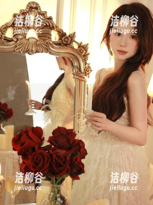 微密圈 - 翻开宸大小姐的写真画册：每一张图片都包含不可思议的原图剧情故事！.txt