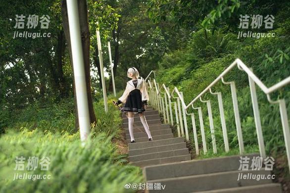 封疆疆v与碧蓝档案，妃咲泳装美图壁纸，邂逅清新夏日风情！.txt