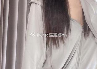 办公室中的高清原图：小女巫露娜展现不一样的工作与魅力风格.txt