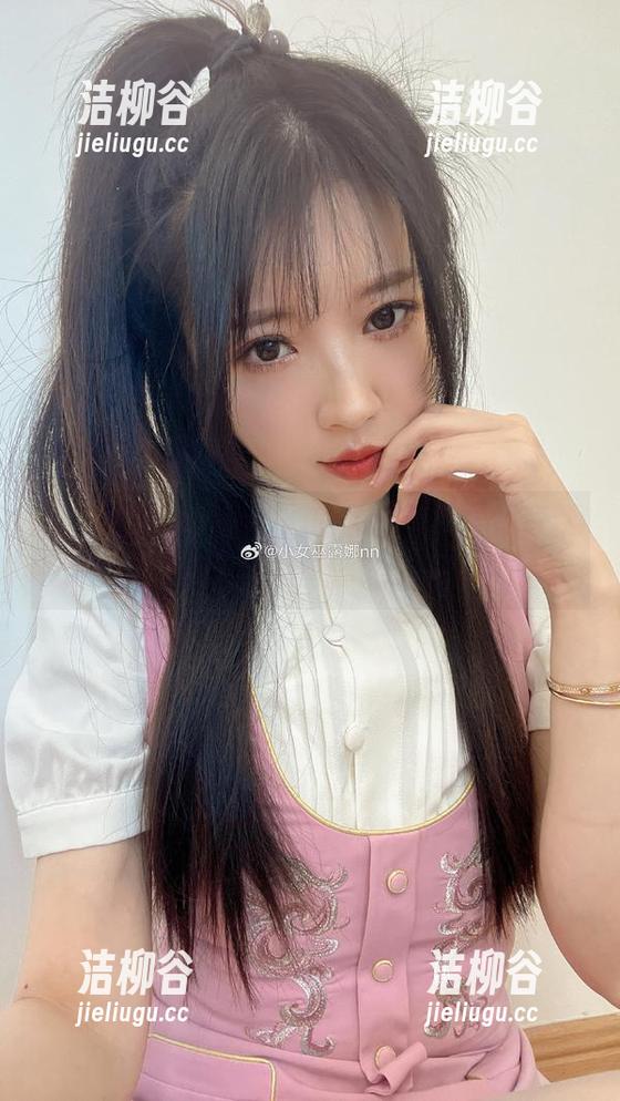 小女巫露娜 探索小女巫露娜甜心的摄影艺术,尽享精美美图和壁纸!.txt