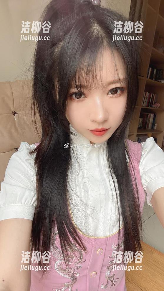 小女巫露娜 一起欣赏小女巫露娜牛仔小裤裤的精美美图,享受青春气息!.txt