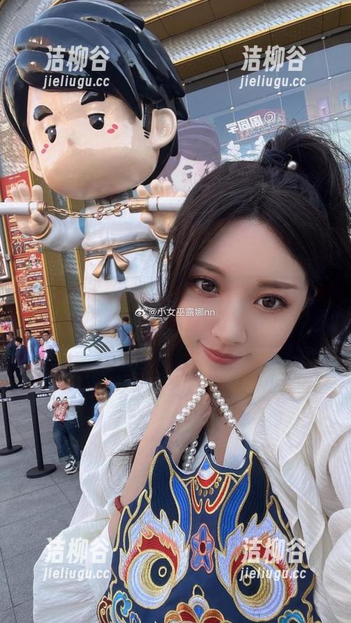 小女巫露娜最新作品集：金丝旗袍网袜，绽放迷人魅力，尽显独特个性！.txt