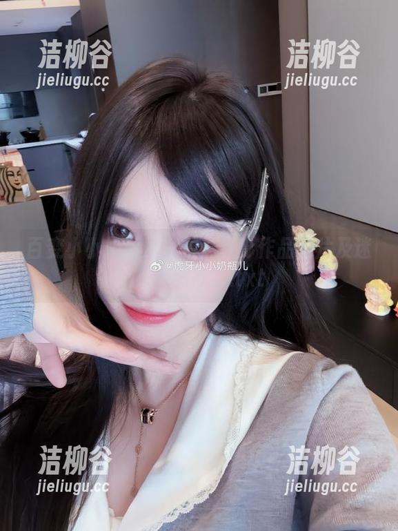 百变小小奶瓶儿女神：摄影作品图片及迷人原图欣赏.txt