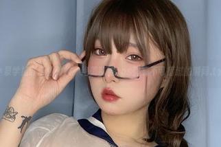 小泉学姐吖带你游校：绝美制服cos图集不可错过的瞬间.txt