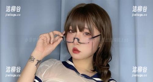 小泉学姐吖 小泉学姐吖带你游校:绝美制服cos图集不可错过的瞬间.txt