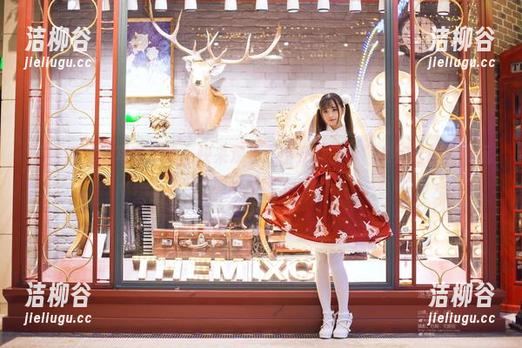 不容错过的写真作品：快来观看“小野妹子w”和妲己的甜美玩耍瞬间吧.txt