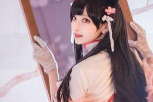 与小鹿鹿shika一起漫游：不可错过的秘书写真图集展现青春活力.txt