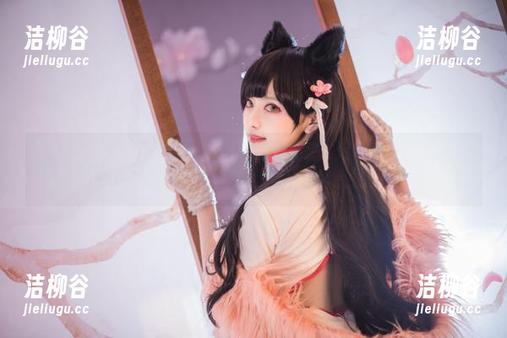 与小鹿鹿shika一起漫游：不可错过的秘书写真图集展现青春活力.txt
