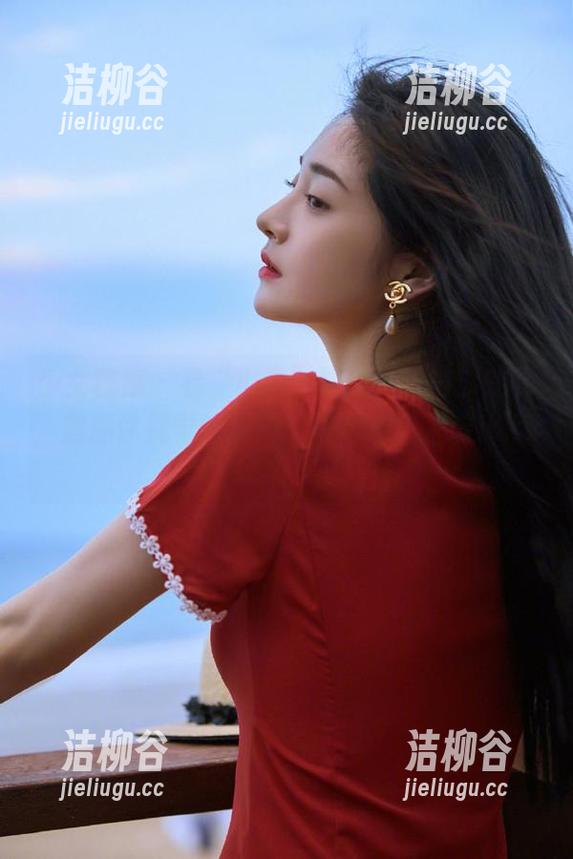 少女秩序 - 看“小满”如何玩转内部定制，震撼你视觉的精选原图已悄然来袭！.txt