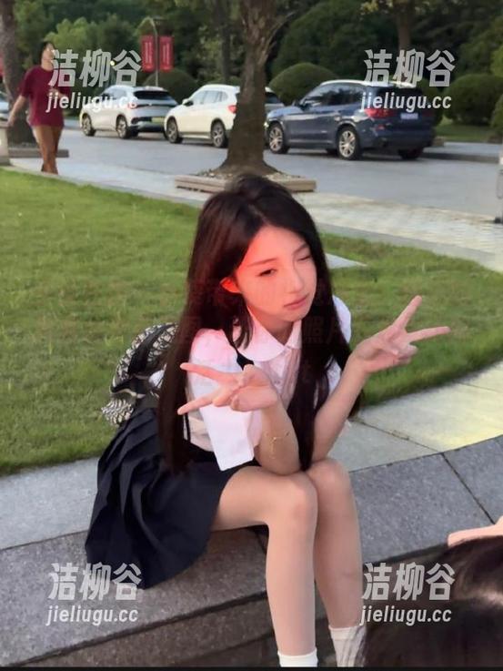 少女秩序 - 小葵带来的视觉冲击：精彩的死库水作品美图，让你的照片墙焕发新的活力！.txt