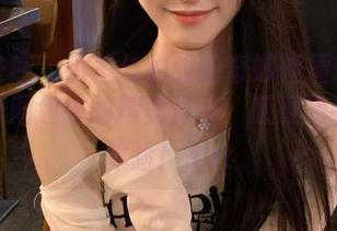 少女秩序 - 小鱼与豹纹的奇妙碰撞：探索她最新图包中的精美作品，感受独特视觉体验！.txt