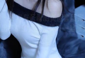 尤果网 - 叶希与圣诞的美图套图完美融合，闪耀出冬季的美丽，快来一起感受吧！.txt