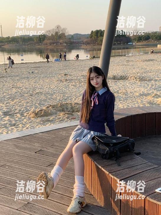 尤果网 - 小琪化身天使，写真合集带你飞，准备好迎接甜蜜暴击！.txt