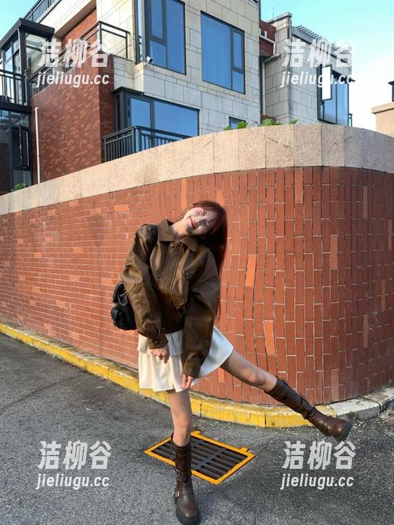尤果网 - 探索晨曦的日常：独特写真图包下载，带你走进艺术的世界.txt