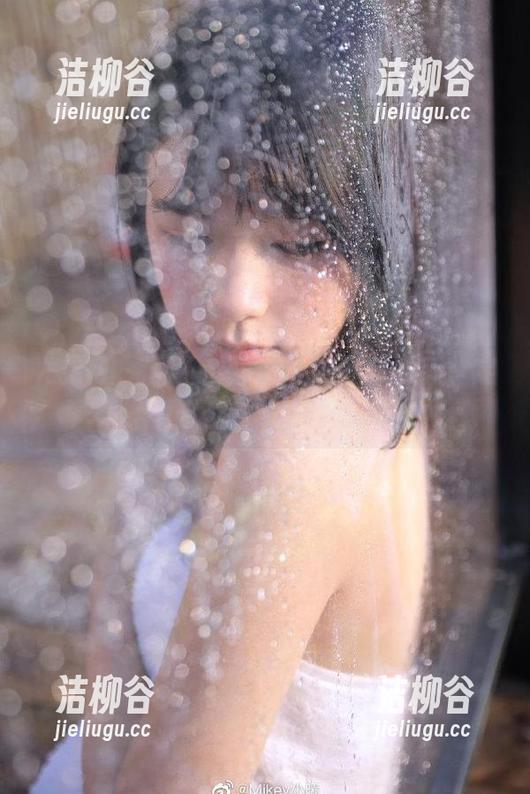 尤果网-栗子 尤果网 - 海边的栗子:全新美图更新,定格夏日最动人的瞬间.txt