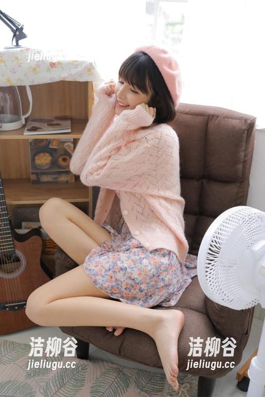 尤果网 - 笑笑女孩的写真作品：探索独特风格与丰富资源的完美结合.txt