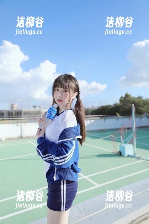 尤果网 - 从办公室到高清写真，米妮带你感受不一样的工作美学.txt