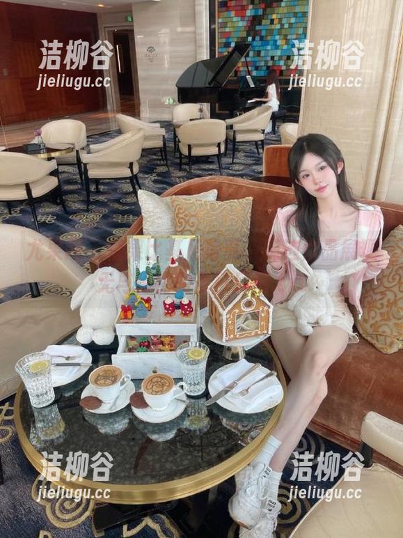 尤果网 - 糖果比基尼写真，精选作品展现无与伦比的夏日风情.txt
