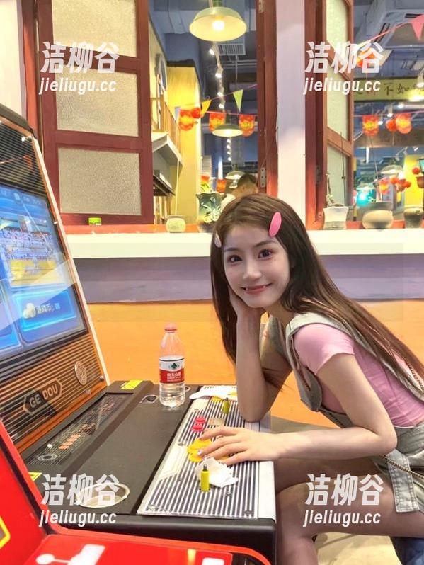 尤果网 - 图包更新！美替校服让你每一天都像在校园里做主角！.txt