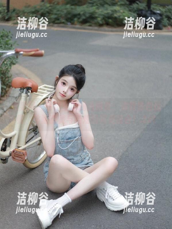 尤果网 - 萌萌黑色精选图集：满载黑色优雅，体验甜美与酷炫的完美结合！.txt
