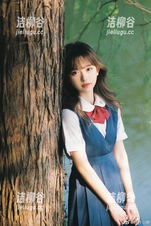 尤果网 - 透明如水的美丽：谭晓彤写真照片合集，让我们共同欣赏这份自然与纯真！.txt