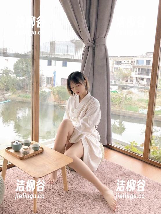 尤果网 - 与郝晴Grace共舞：灰丝私拍图片谱写动人的情感篇章.txt