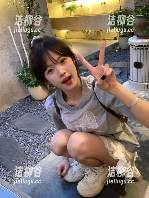 尤果网 - 郭婉祈WhiteDay清新写真图片，带你进入梦幻之境，马上下载！.txt