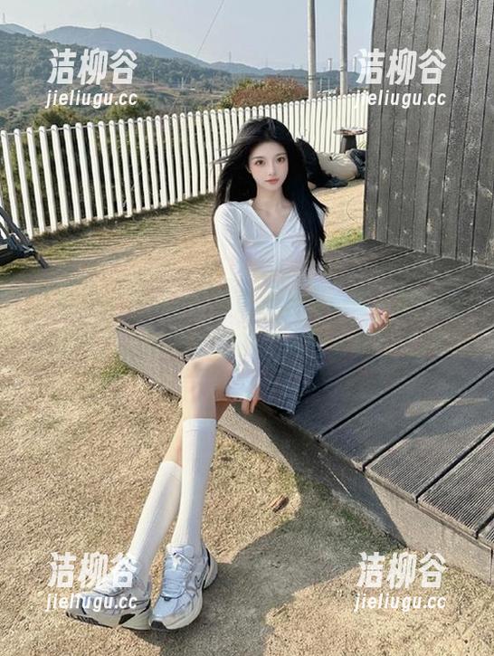 尤物馆 - Kely香香白裙唯美合集，展现温柔气质，下载后就能随时欣赏哦！.txt
