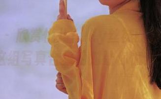 尤物馆 - 欣赏悦儿Yuky丝袜的独特魅力，这组写真合集绝对让你惊艳.txt
