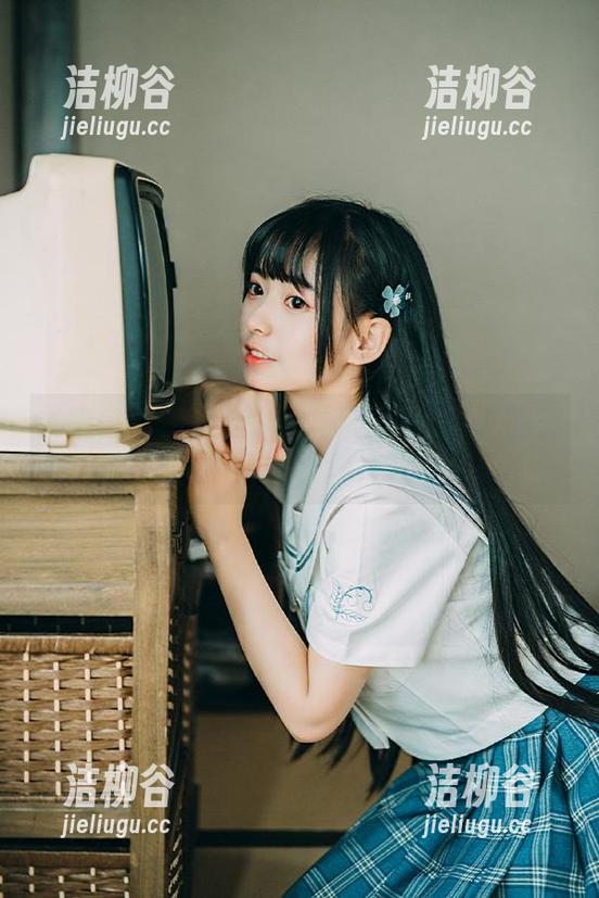 尤物馆 - 让职业装焕发光彩：李宓儿的美图与照片分享.txt