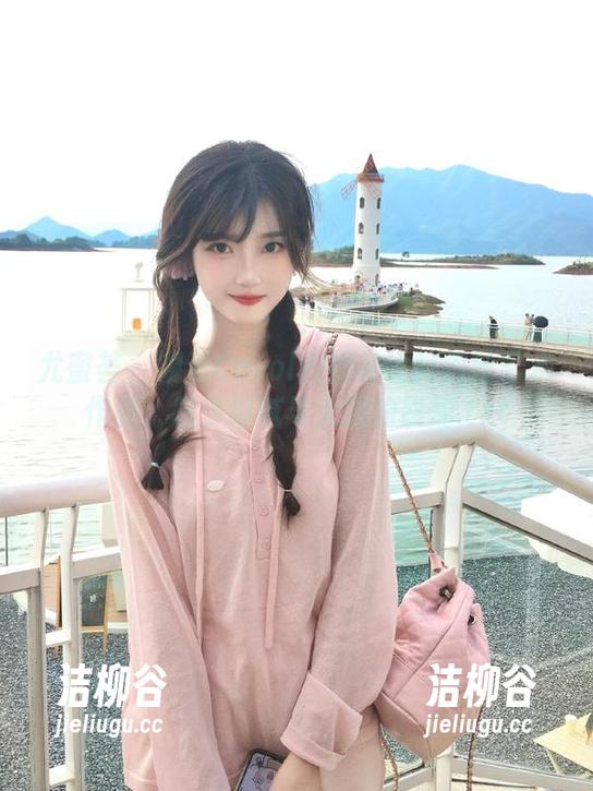 尤蜜荟 - 观看Carol周妍希诠释肉丝艺术作品，感受细腻与大胆的碰撞.txt
