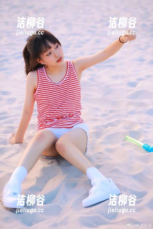尤蜜荟 - 走进Egg-尤妮丝Egg的女孩视界：无与伦比的图集，让你重新定义作品的魅力.txt