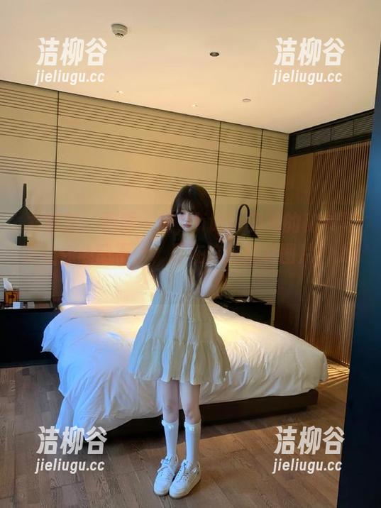 尤蜜荟 - 只需一眼，little贝壳的秘书写真让你心动不已，尽在这组精彩图片！.txt