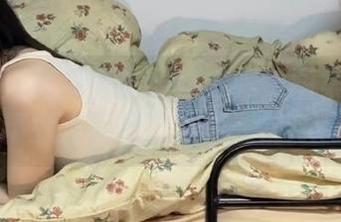 尤蜜荟 - 时尚博主周妍希眼镜图集：精选精彩瞬间尽在你的眼前.txt