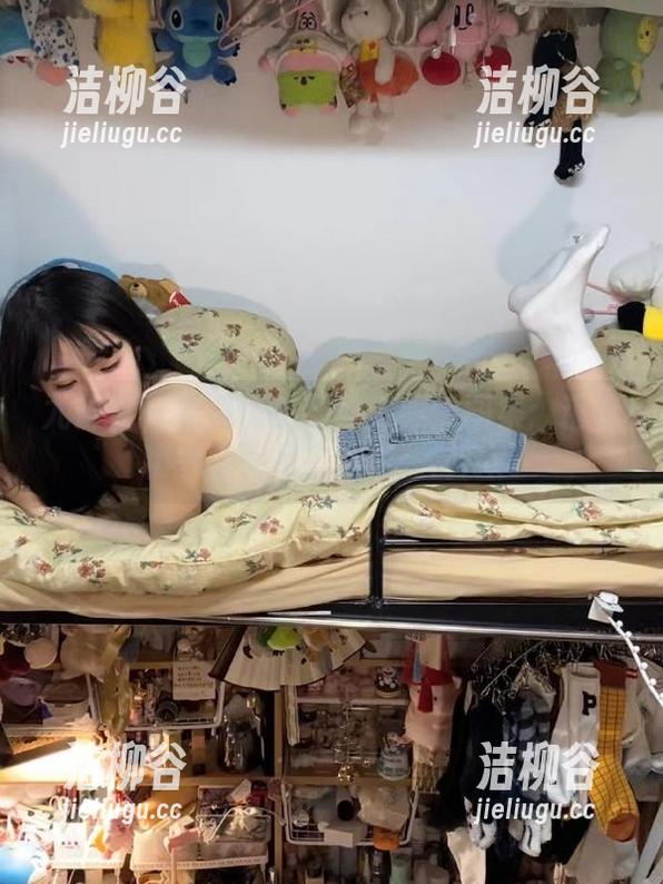 尤蜜荟 - 时尚博主周妍希眼镜图集：精选精彩瞬间尽在你的眼前.txt