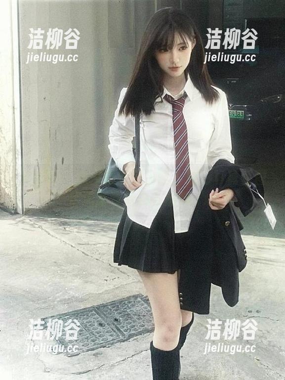 尤蜜荟 - 体操服与熊小诺：精彩写真套图传递青春活力与激情.txt