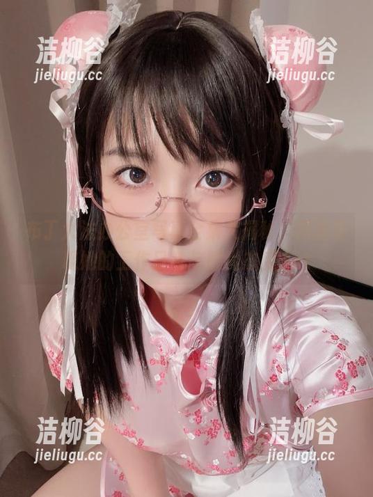 布丁大法办公室写真全集大揭秘，原图呈现她的工作日常与时尚态度.txt