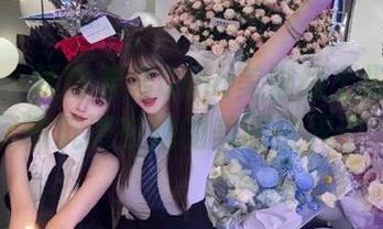 微密圈 - 领略希希Gina美脚线上摄影合集，尽情沉浸在她的美丽世界中.txt