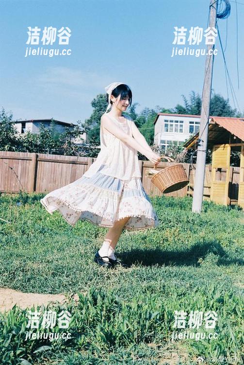 幼爱youmeko的无圣光写真风格：带你领略美腿的绚丽与动人.txt