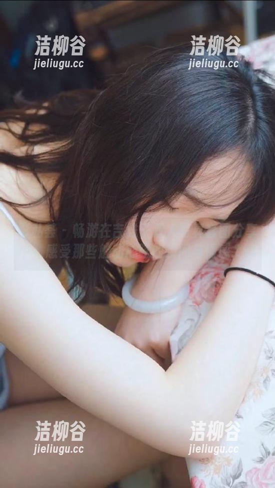 影私荟 - 畅游在吉雅子双人写真套图分享中，感受那些触动心弦的瞬间与情感.txt